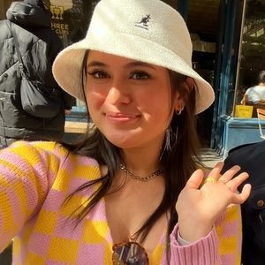 Meet your Posher, Bella